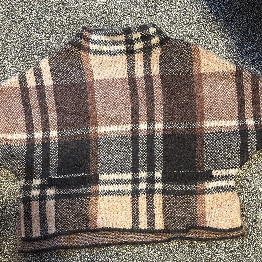 Zara girls poncho with sleeves and pockets. Size 2-3years